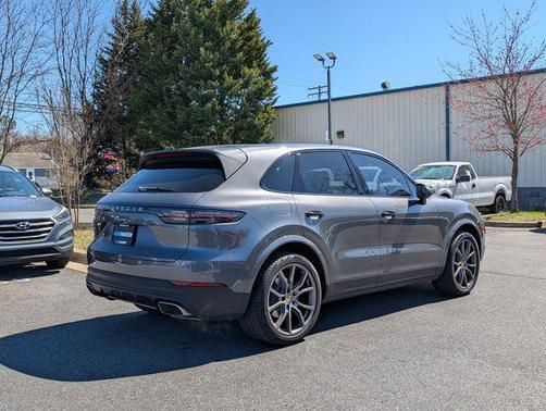 2022 Porsche Cayenne Base