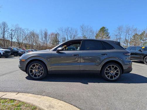 2022 Porsche Cayenne Base