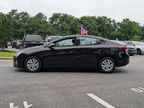2019 Hyundai ELANTRA SE