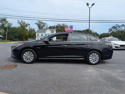 2016 Hyundai SONATA Hybrid SE