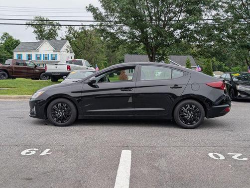 2019 Hyundai ELANTRA SE