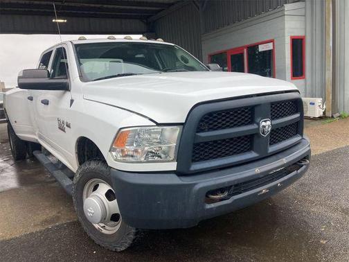 2017 RAM 3500 Tradesman Crew Cab 4x2 8' Box