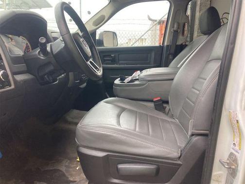 2017 RAM 3500 Tradesman Crew Cab 4x2 8' Box