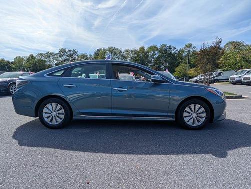 2016 Hyundai SONATA Hybrid SE