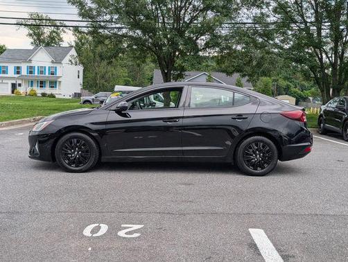 2019 Hyundai ELANTRA SE