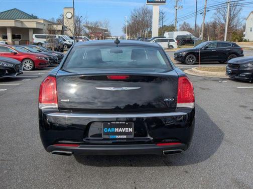 2018 Chrysler 300 Touring