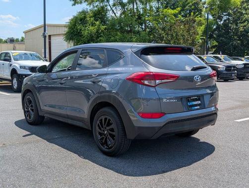 2018 Hyundai TUCSON SE