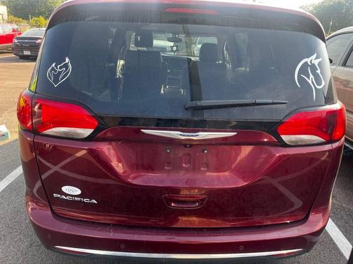 2020 Chrysler Pacifica Touring-L