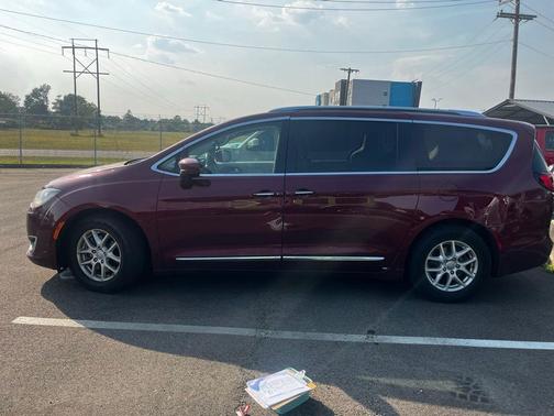 2020 Chrysler Pacifica Touring-L