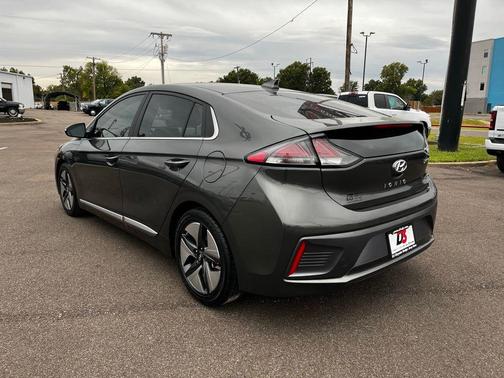 2022 Hyundai IONIQ Hybrid SEL