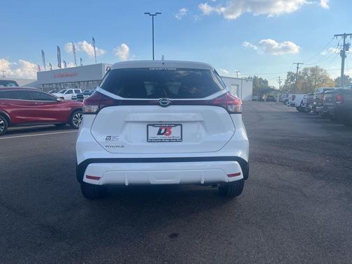 2023 Nissan Kicks S