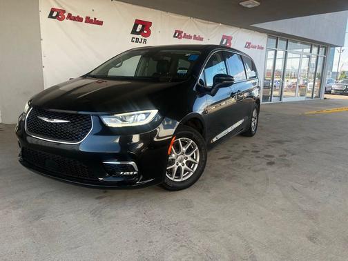 2023 Chrysler Pacifica Touring-L