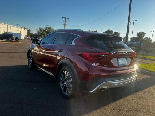 2017 INFINITI QX30 Premium