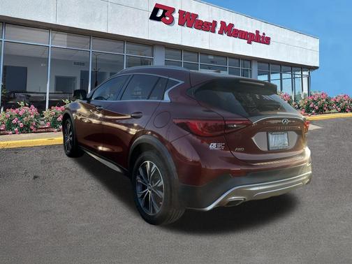2017 INFINITI QX30 Premium
