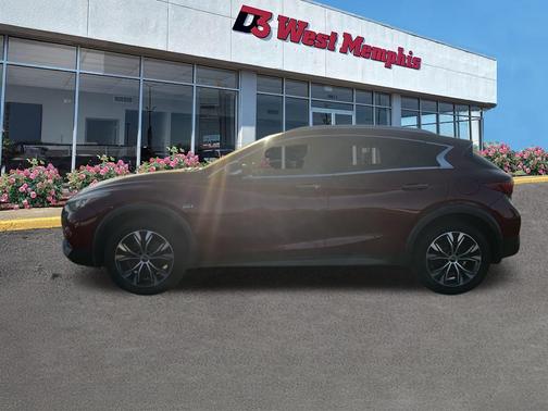 2017 INFINITI QX30 Premium