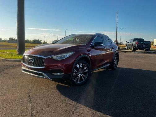 2017 INFINITI QX30 Premium