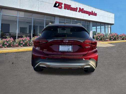 2017 INFINITI QX30 Premium