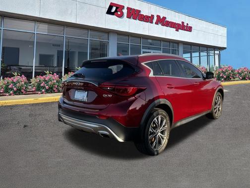 2017 INFINITI QX30 Premium