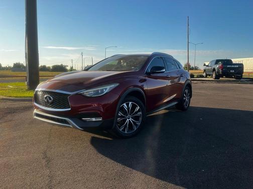 2017 INFINITI QX30 Premium