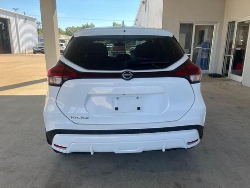 2023 Nissan Kicks S
