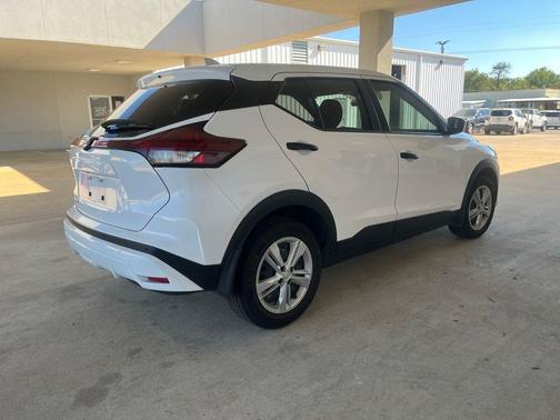 2023 Nissan Kicks S