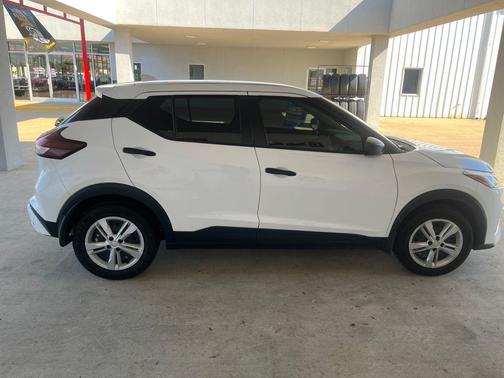 2023 Nissan Kicks S