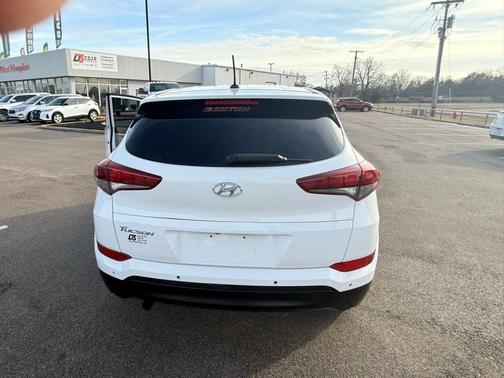 2017 Hyundai TUCSON SE