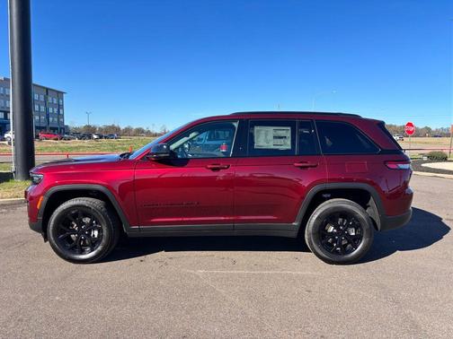 2025 Jeep Grand Cherokee Laredo