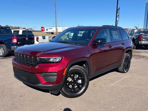 2025 Jeep Grand Cherokee Laredo