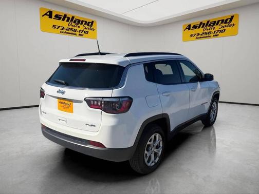 Bright White Clearcoat 2024 Jeep Compass Latitude