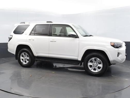 Photo 2 of 32 of 2020 Toyota 4Runner SR5 Premium