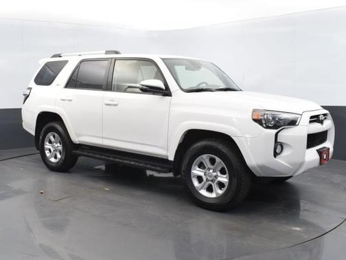 Photo 3 of 32 of 2020 Toyota 4Runner SR5 Premium