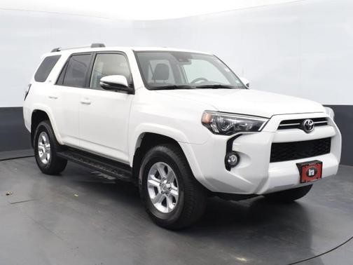 Photo 4 of 32 of 2020 Toyota 4Runner SR5 Premium