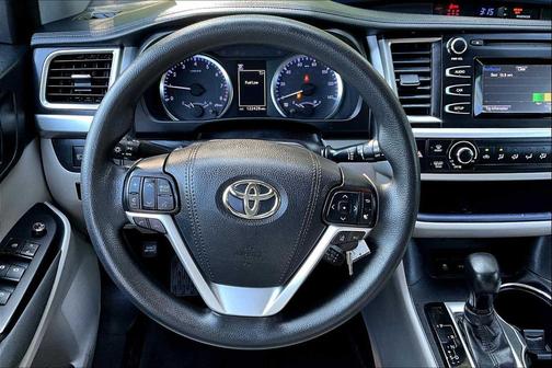 2018 Toyota Highlander LE