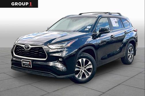 Midnight Black Metallic 2023 Toyota Highlander XLE