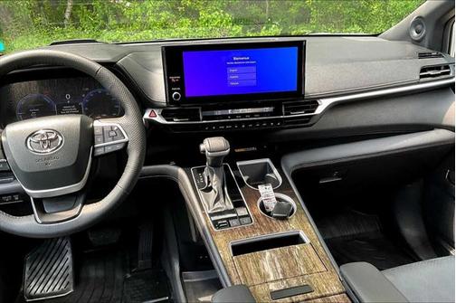 2025 Toyota Sienna Platinum 7 Passenger