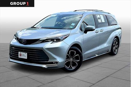 2025 Toyota Sienna Platinum 7 Passenger