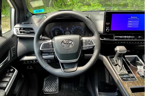 2025 Toyota Sienna Platinum 7 Passenger