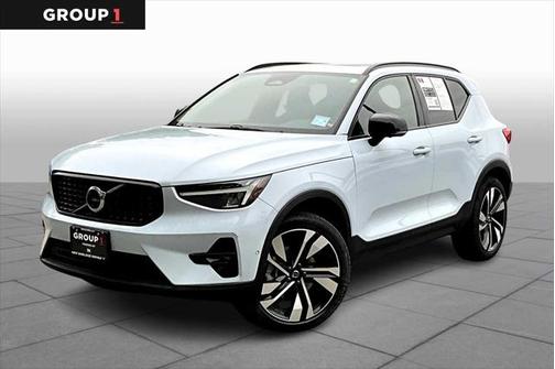 2024 Volvo XC40 B5 Plus Dark Theme