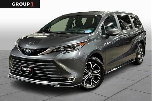 2025 Toyota Sienna Platinum