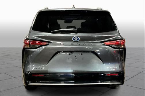 2025 Toyota Sienna Platinum