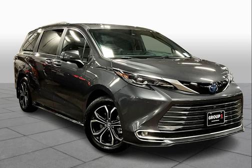 2025 Toyota Sienna Platinum