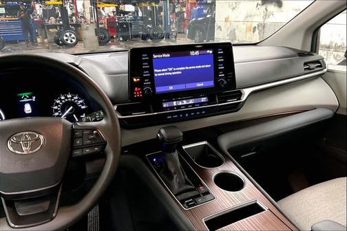 2024 Toyota Sienna LE