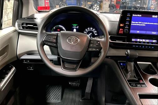 2024 Toyota Sienna LE