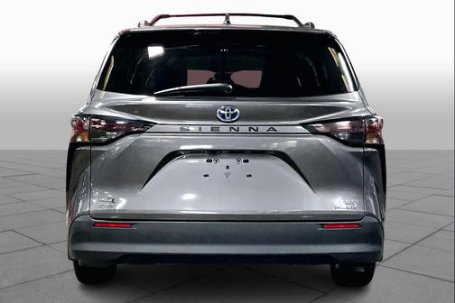 2024 Toyota Sienna LE