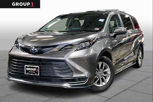 2024 Toyota Sienna LE