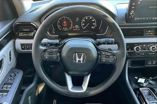 2023 Honda Pilot Touring 8-Passenger