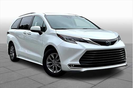 2022 Toyota Sienna XLE 8 Passenger