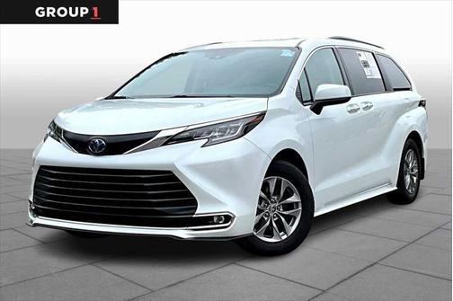 2022 Toyota Sienna XLE 8 Passenger