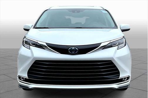 2022 Toyota Sienna XLE 8 Passenger